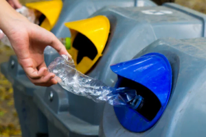 Read more about the article Plastik Atık Kutusuna Atılabilecek ve Atılamayacak Atıklar